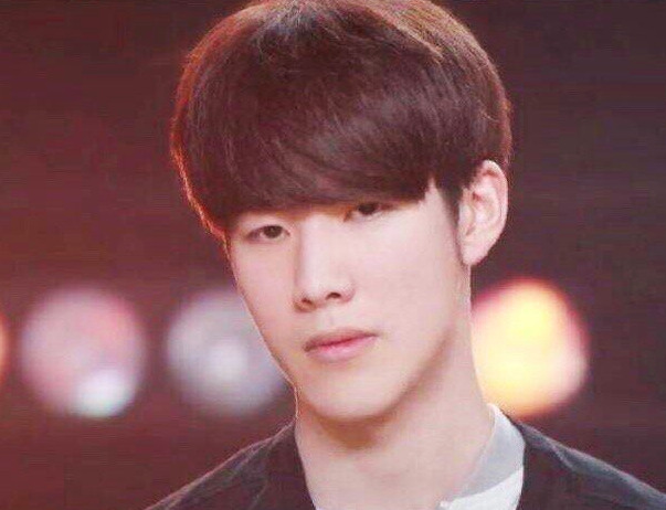 也突显了他 也突显了他