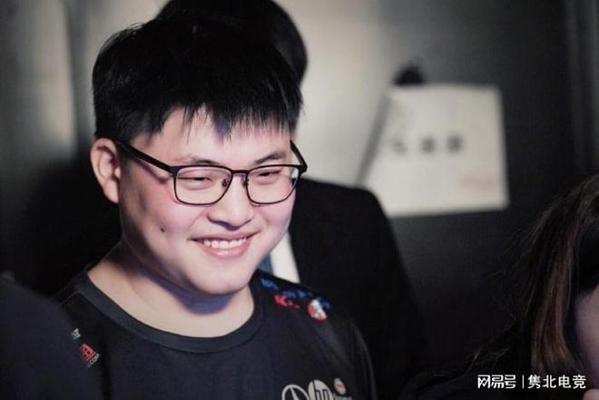 他会把这个 他会把这个